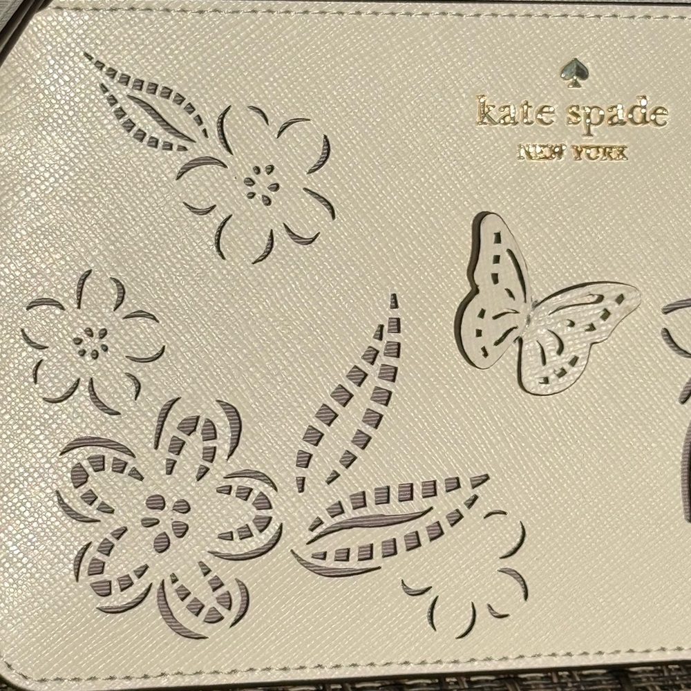 NWT! Kate Spade White Floral Leather cut Out Wristlet - Picture 4 of 8